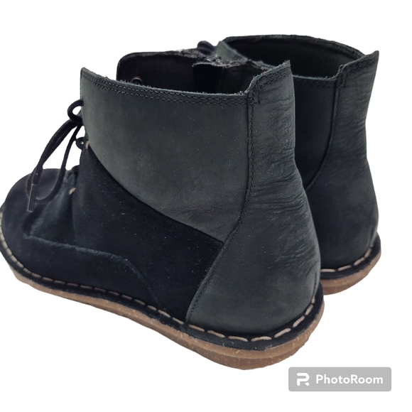 Clarks Collection | Tamitha Key Black Ankle Chukka Boots Size 7 - Picture 6 of 12